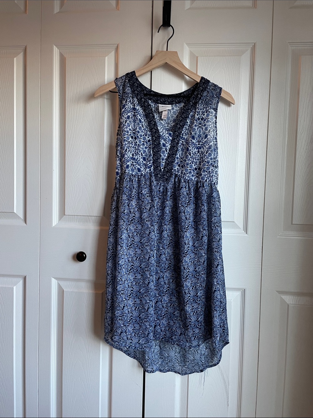 Knox Rose Sleeveless Blue Floral V-Neck Dress